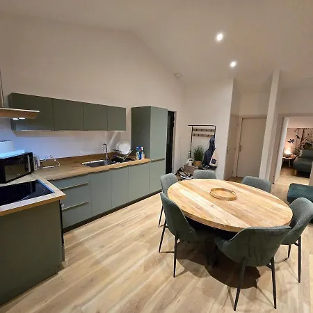 L'entremonts Apartment